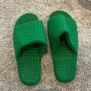 Green slides size 7